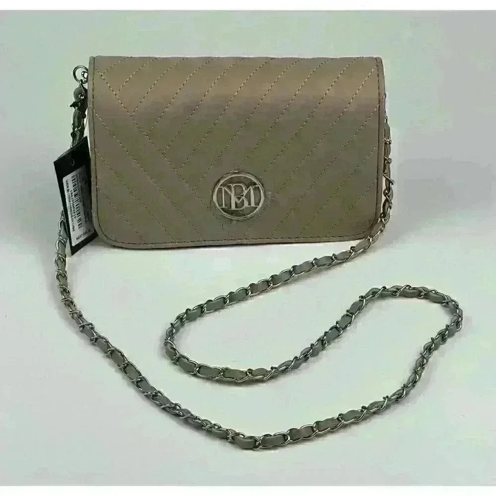 NEW! Badgley Mischka Women’s Studio Quilted Crossbody w/ Round Logo Bag NWT $69 - Picture 3 of 6
